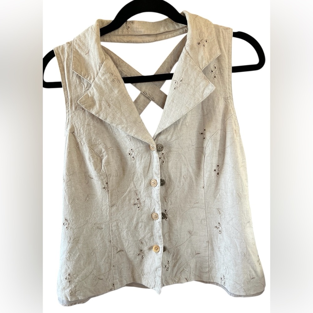 Sheri Martin Light Cream Embroidered Sleeveless Button Vest - Picture 2 of 5